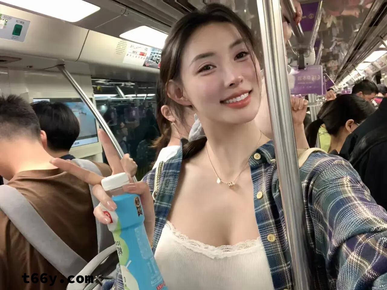 漂亮小姐姐[28P]