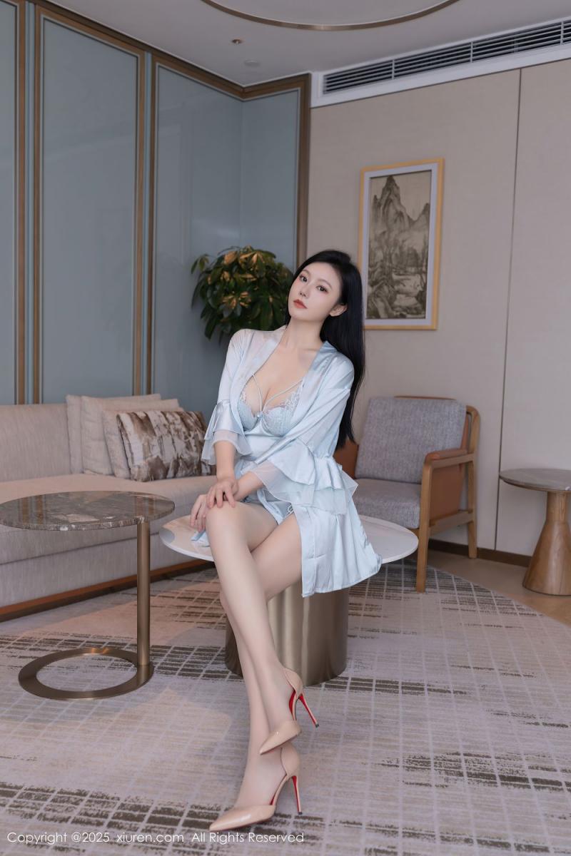 顶级鲜嫩蓝色睡衣气质少妇