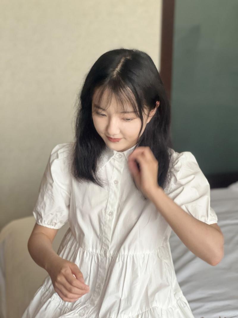 及其清纯的良家学妹