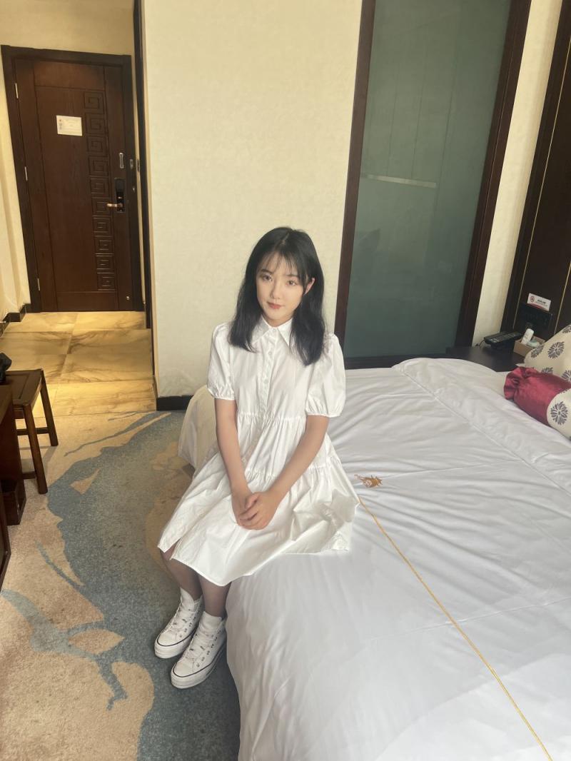 及其清纯的良家学妹