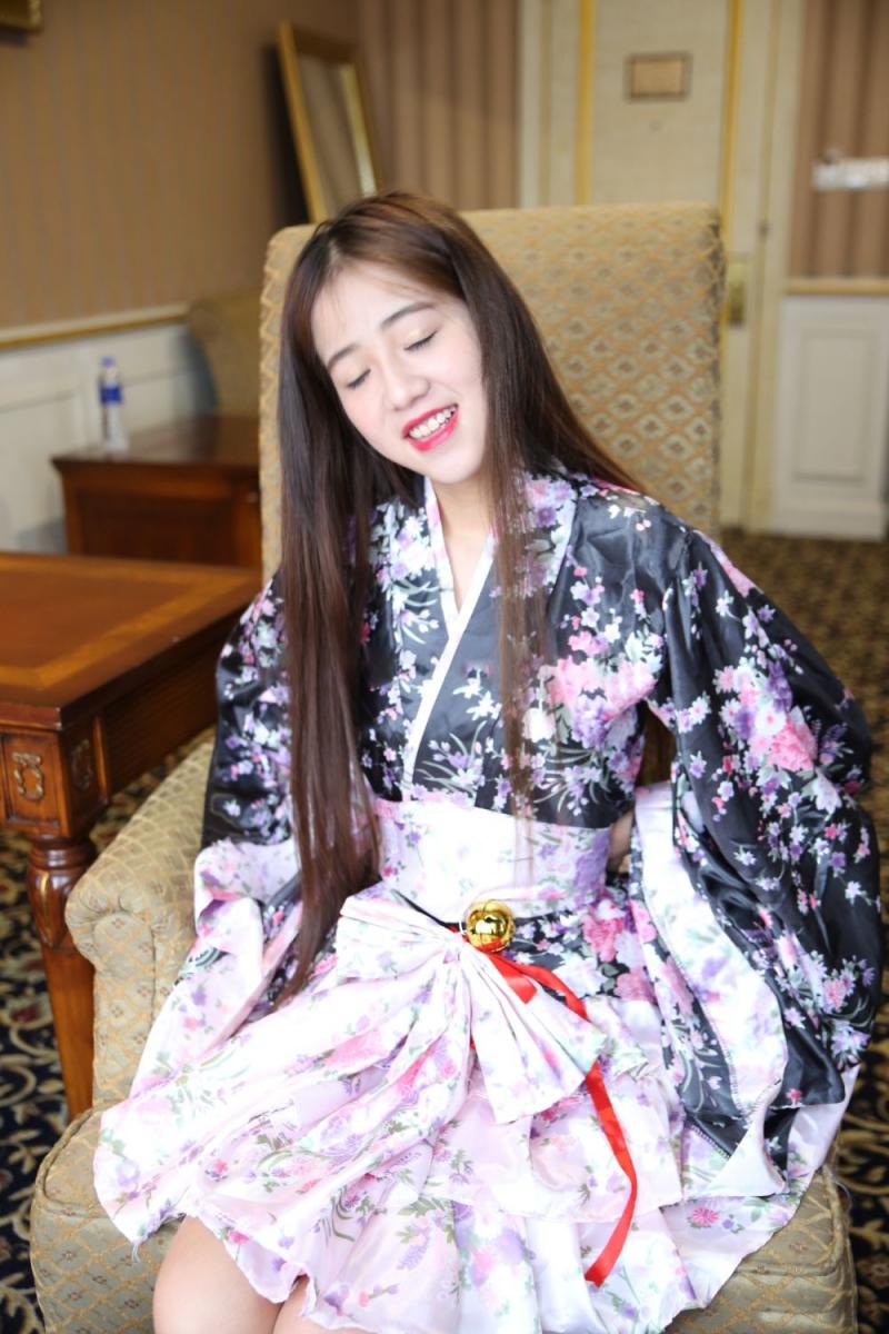 鲜嫩诱人的妹子就这么展示