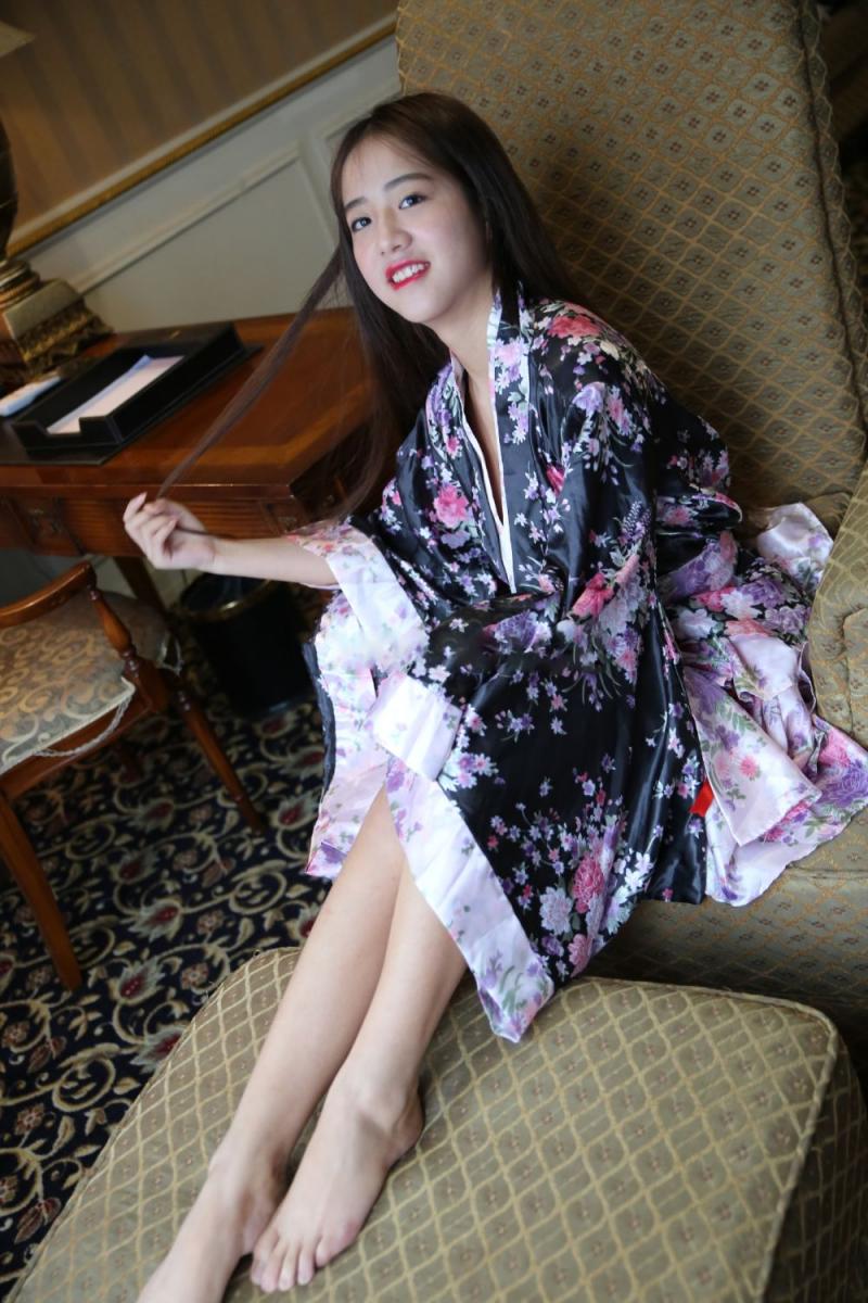 鲜嫩诱人的妹子就这么展示