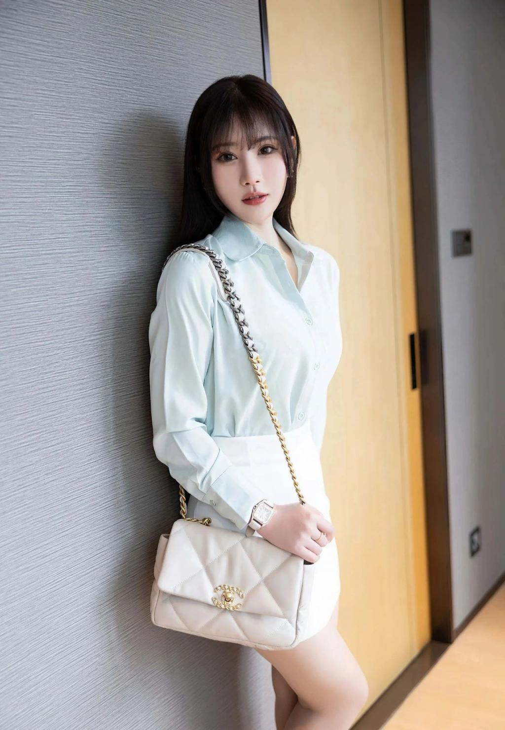 身材高挑的小姐姐