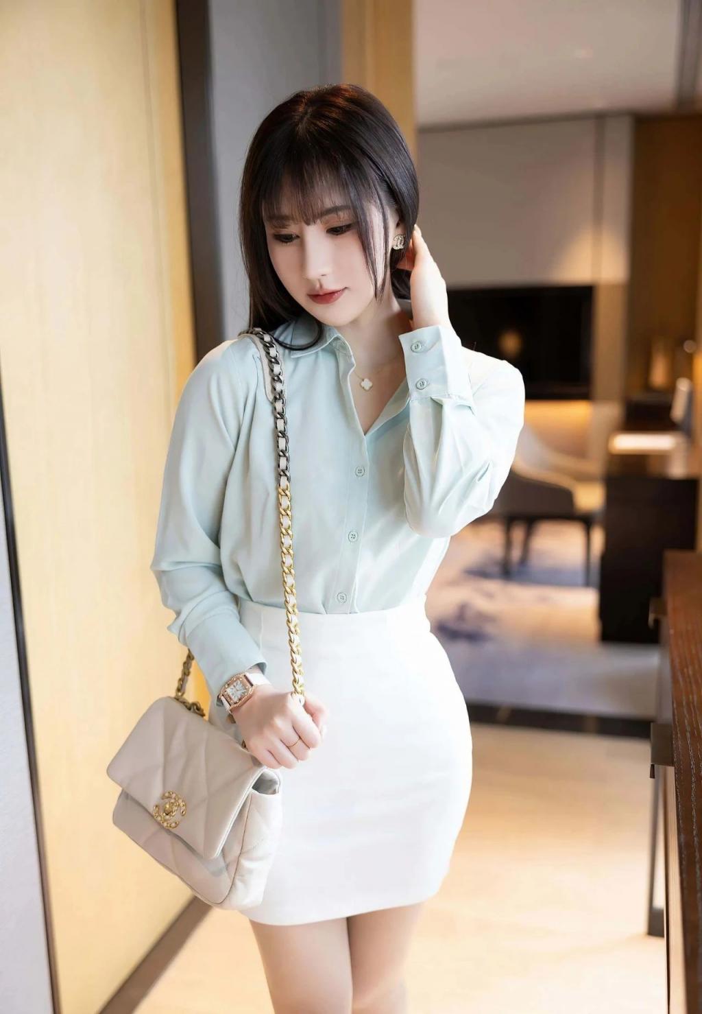 身材高挑的小姐姐