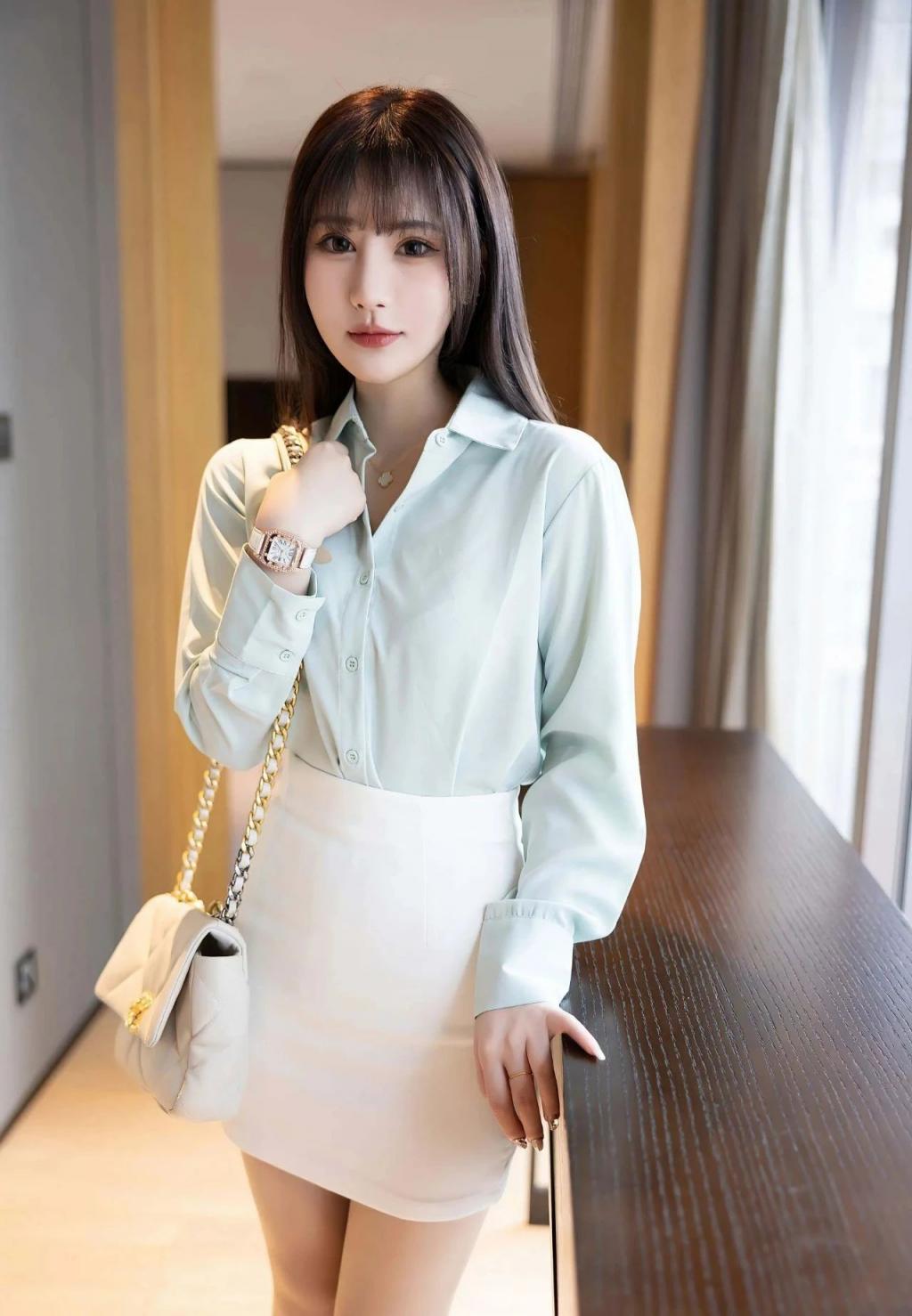 身材高挑的小姐姐