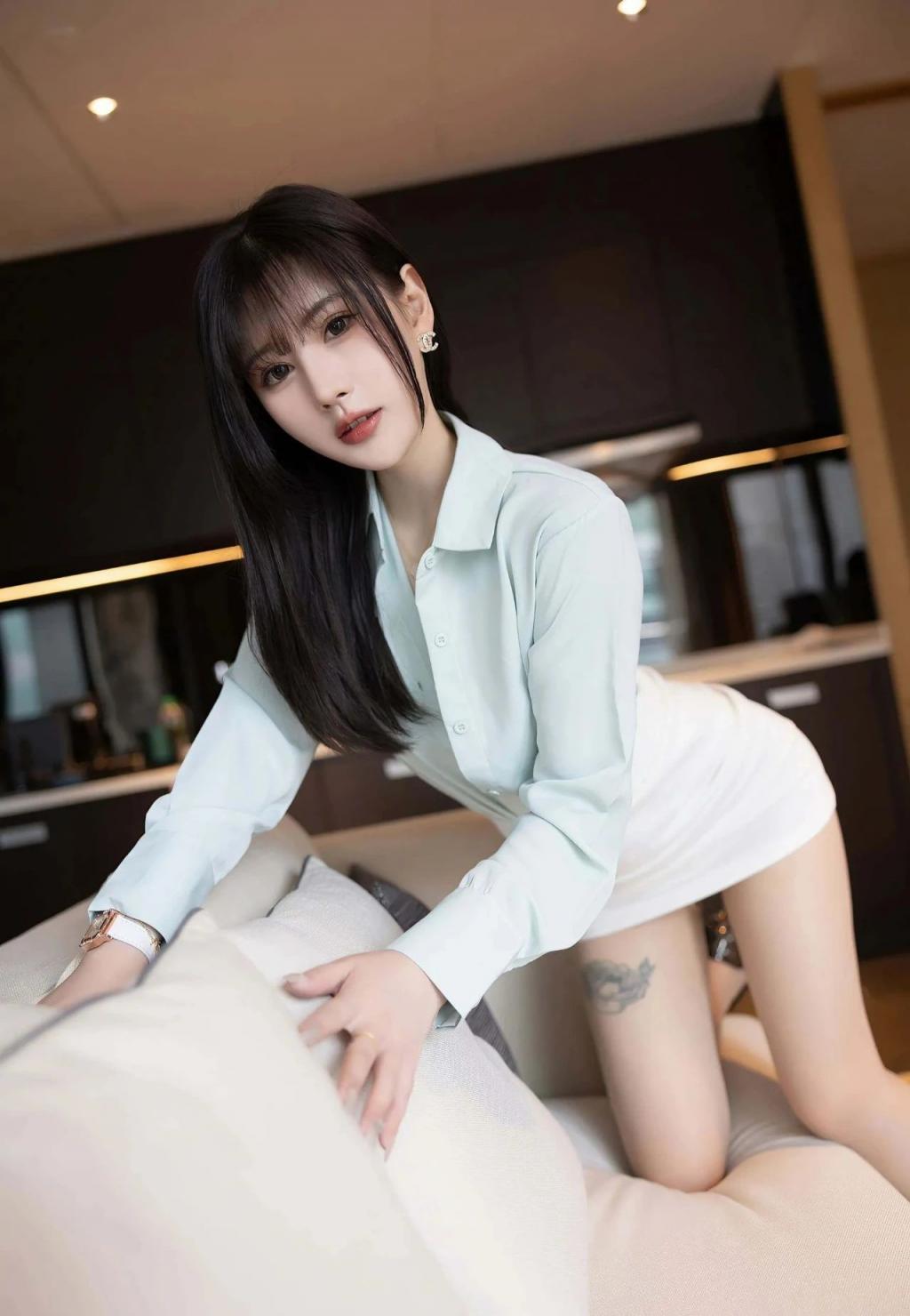 身材高挑的小姐姐