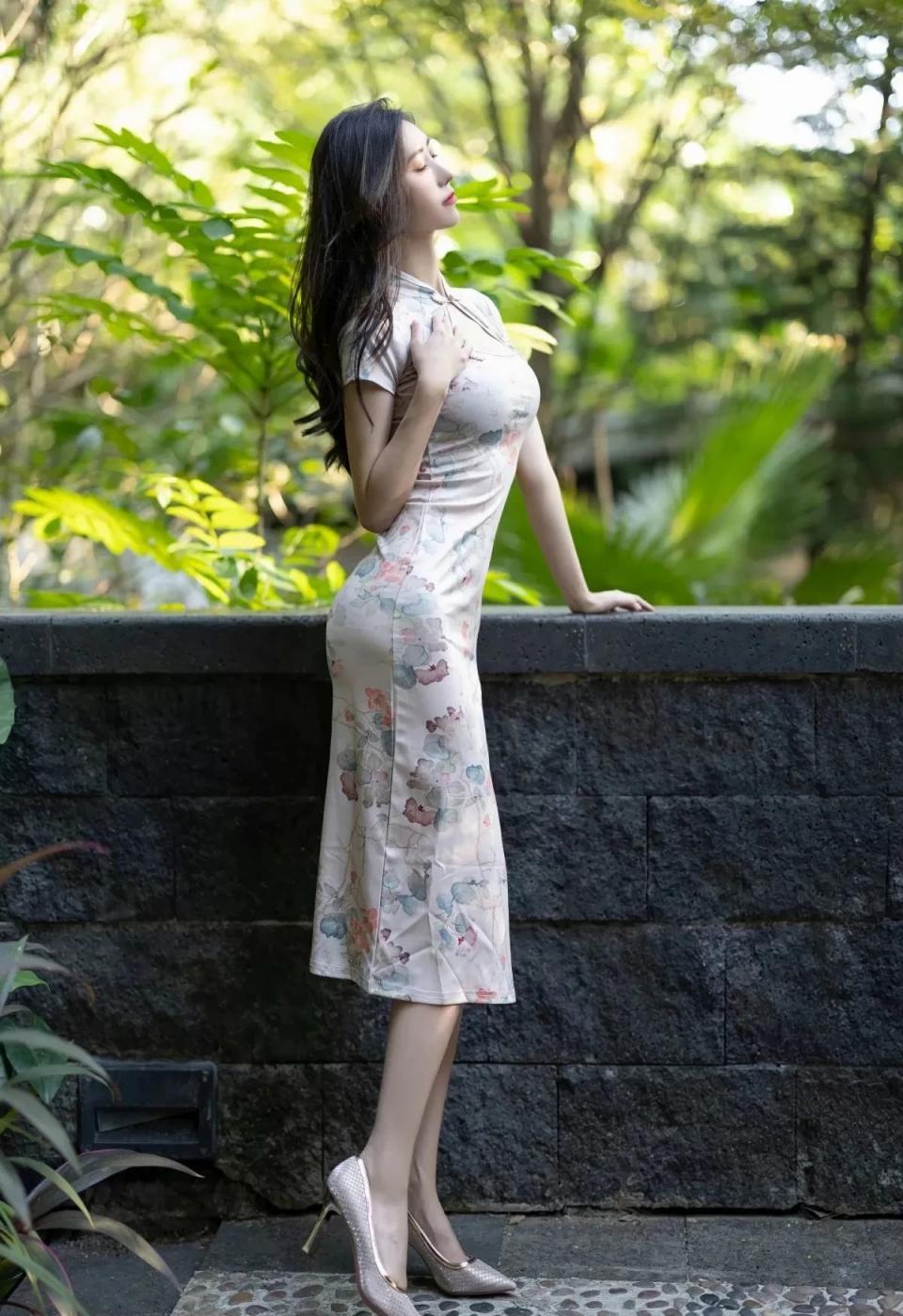 身材高挑的小姐姐