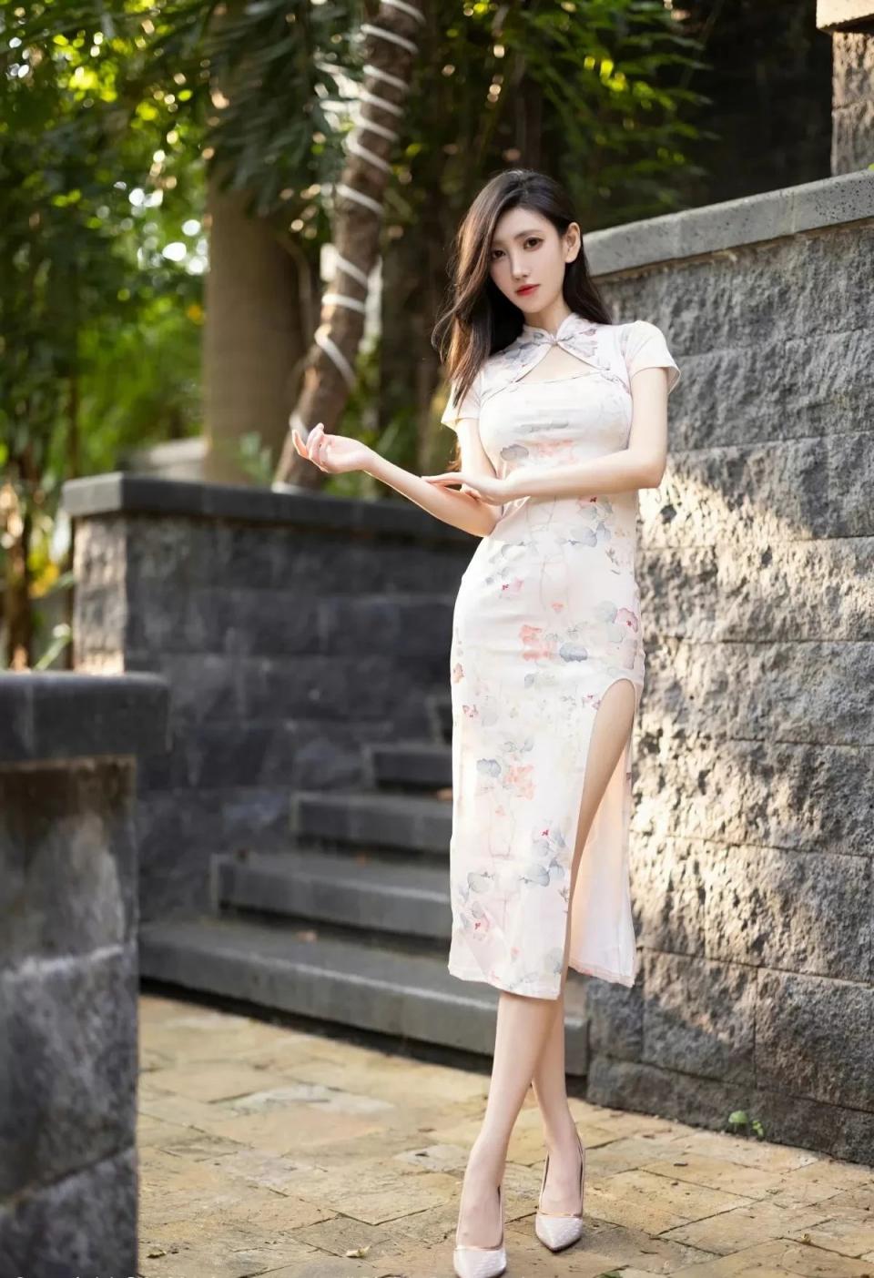 身材高挑的小姐姐