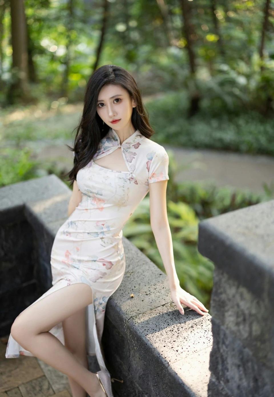 身材高挑的小姐姐