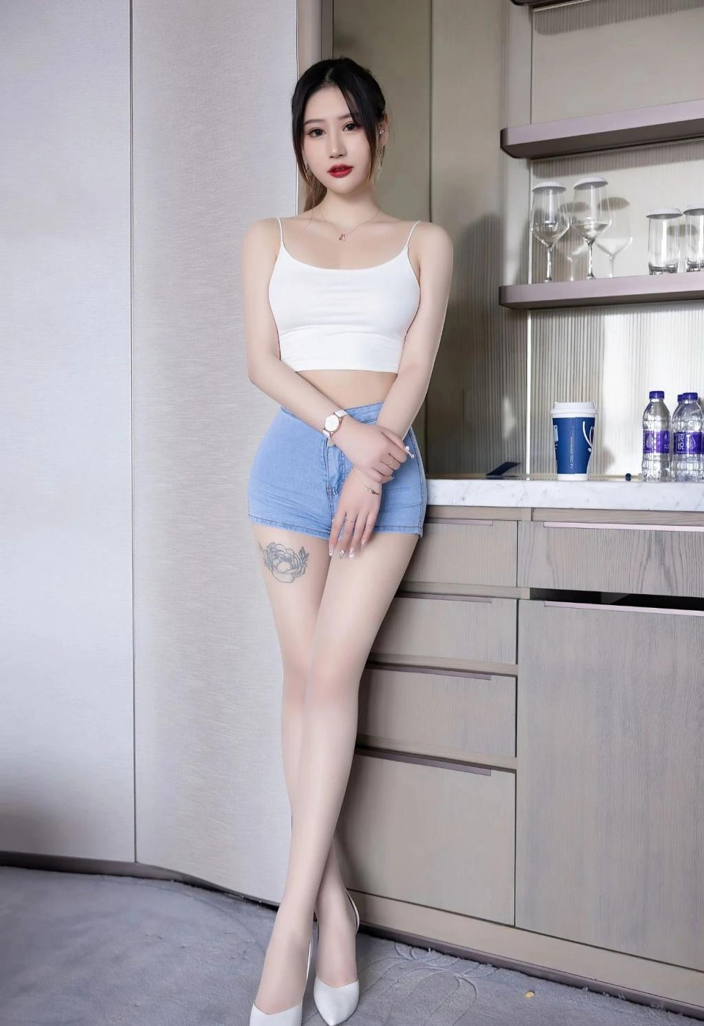 身材高挑的小姐姐