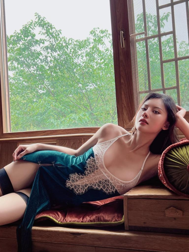 超人气模特阿朱的新一组私拍