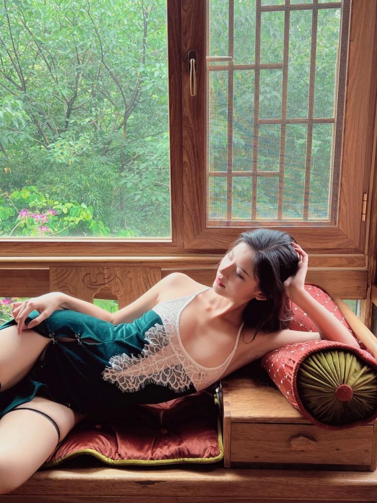 超人气模特阿朱的新一组私拍