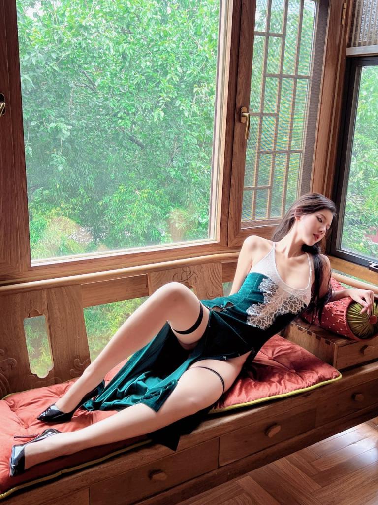 超人气模特阿朱的新一组私拍