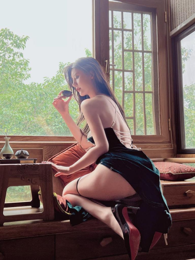 超人气模特阿朱的新一组私拍