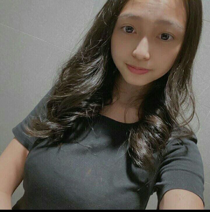 台湾科大情侣自拍泄密流出，女主高颜值吊钟巨乳极度反差