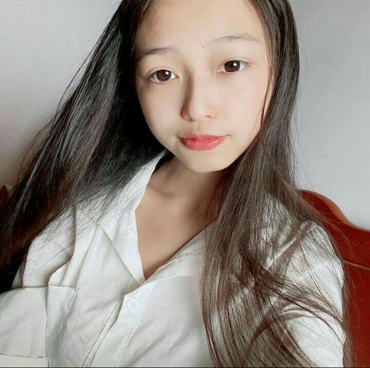 台湾科大情侣自拍泄密流出，女主高颜值吊钟巨乳极度反差