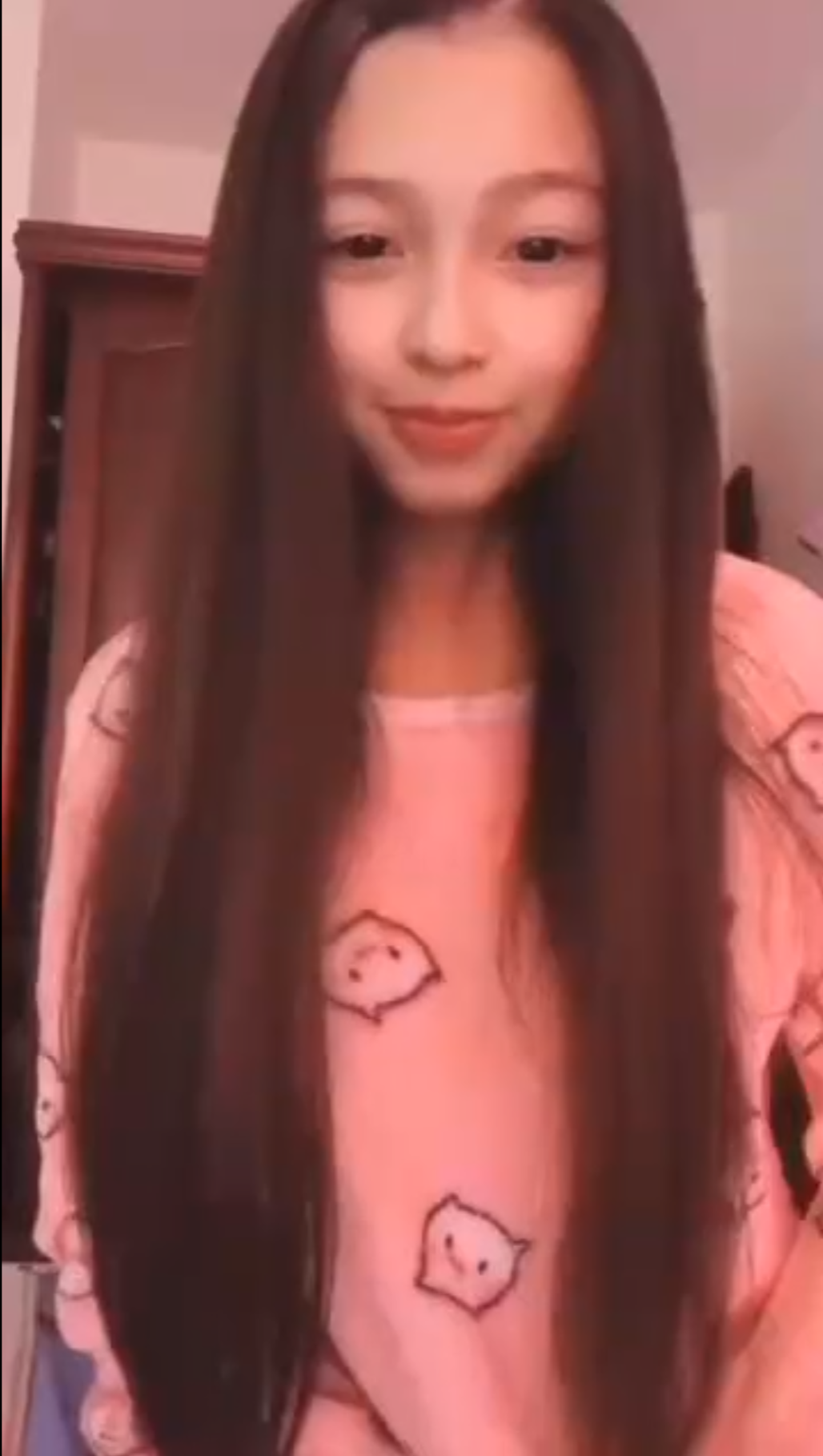 台湾科大情侣自拍泄密流出，女主高颜值吊钟巨乳极度反差