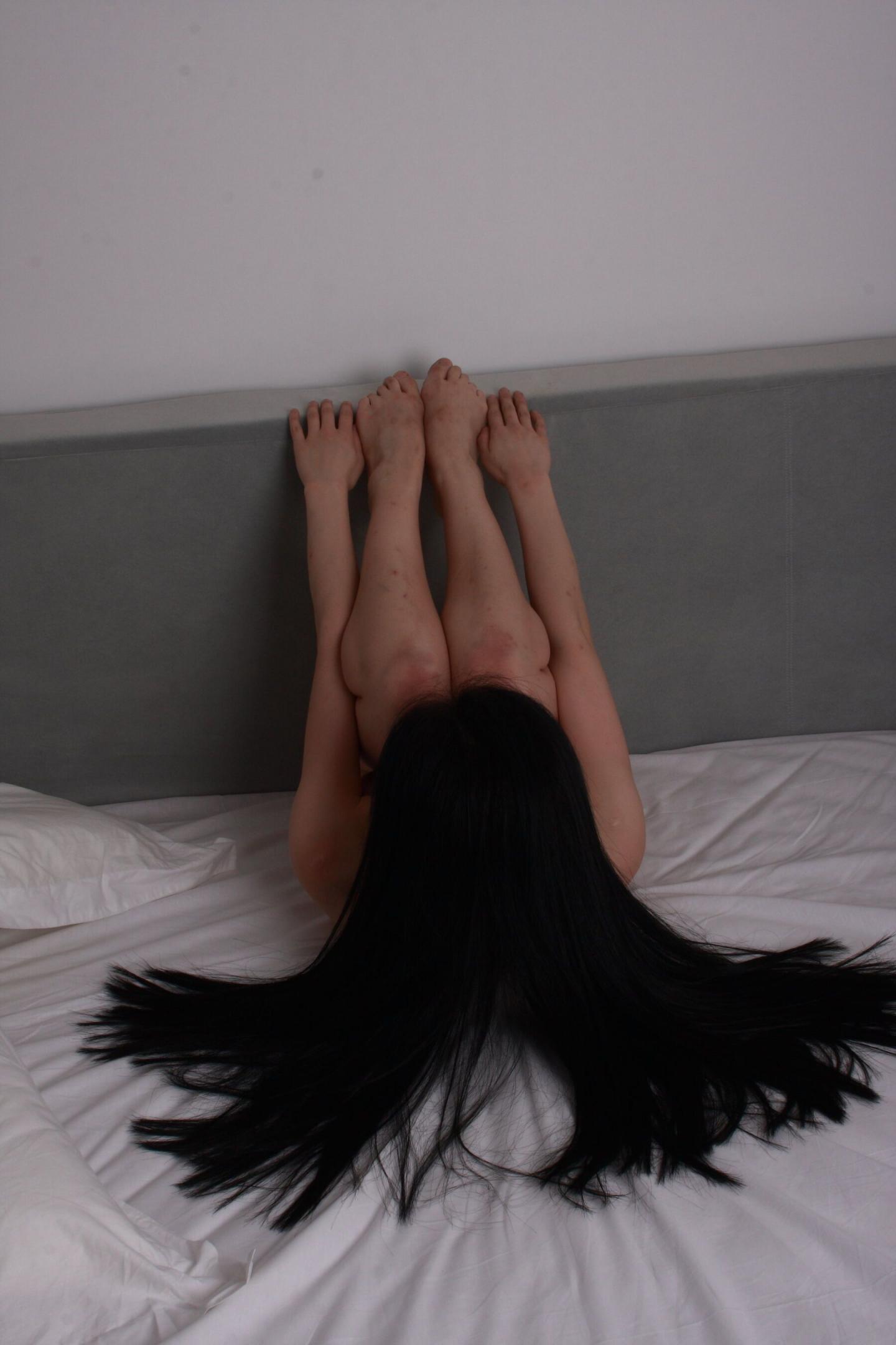 床上的骚妇还是有点诱人呢