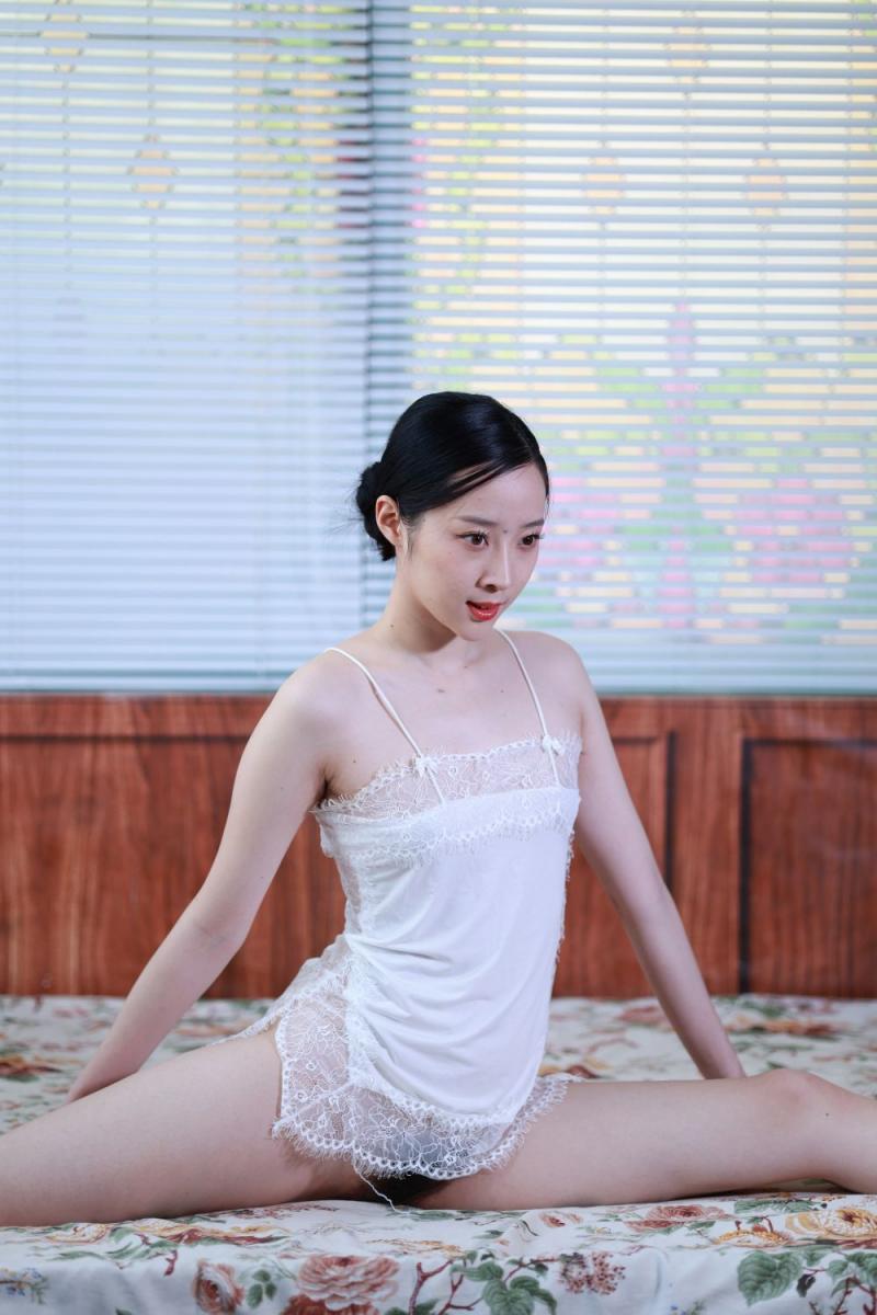 顶级一字马清纯少妇