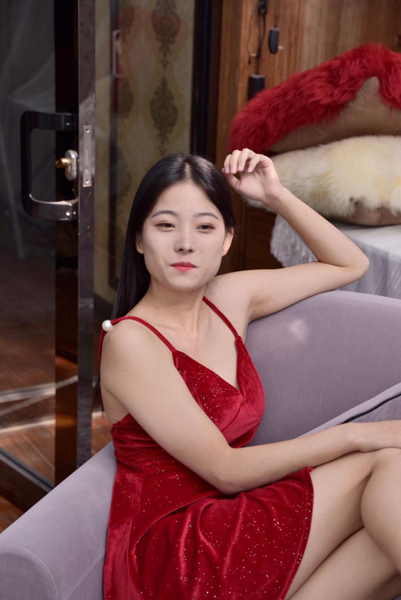 绝美的红衣少妇