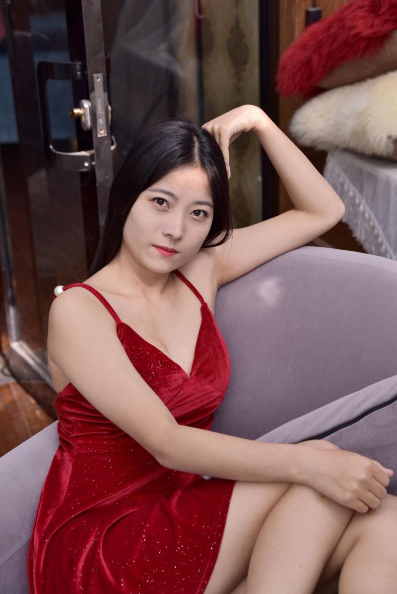 绝美的红衣少妇