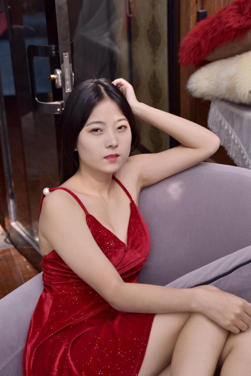 绝美的红衣少妇