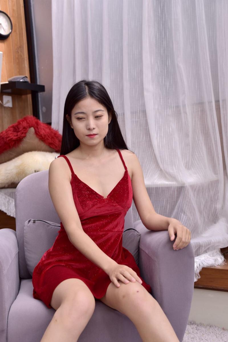 绝美的红衣少妇