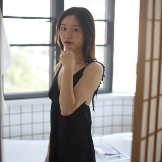 气质黑裙良家小姐姐