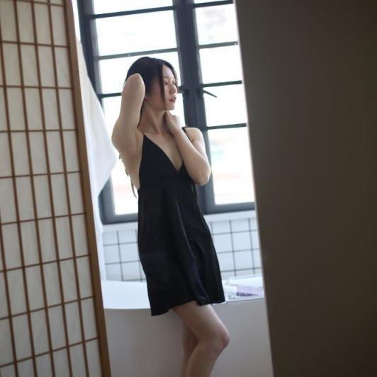 气质黑裙良家小姐姐