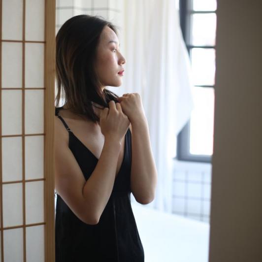 气质黑裙良家小姐姐