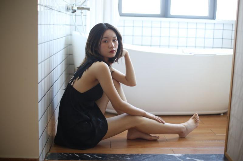 气质黑裙良家小姐姐