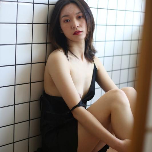 气质黑裙良家小姐姐