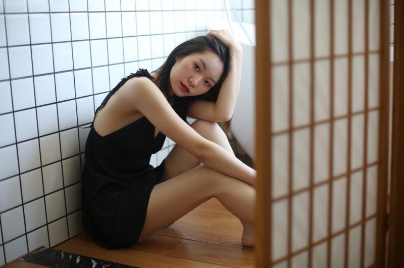 气质黑裙良家小姐姐