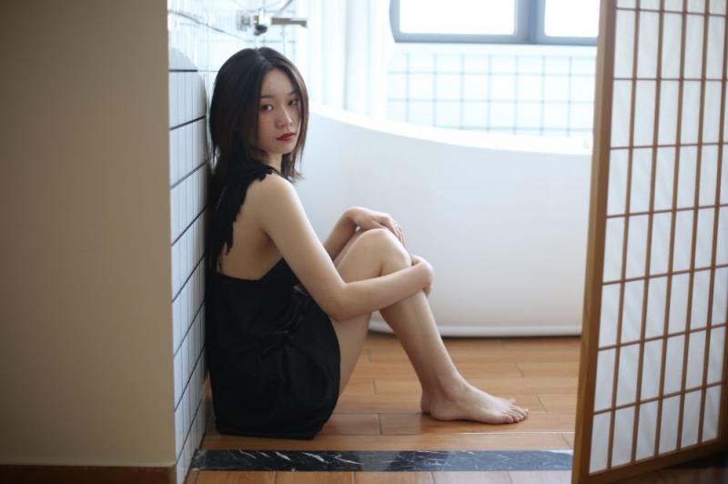 气质黑裙良家小姐姐