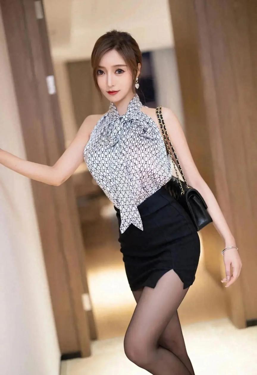 国模小柯大尺度性爱人体私拍套图