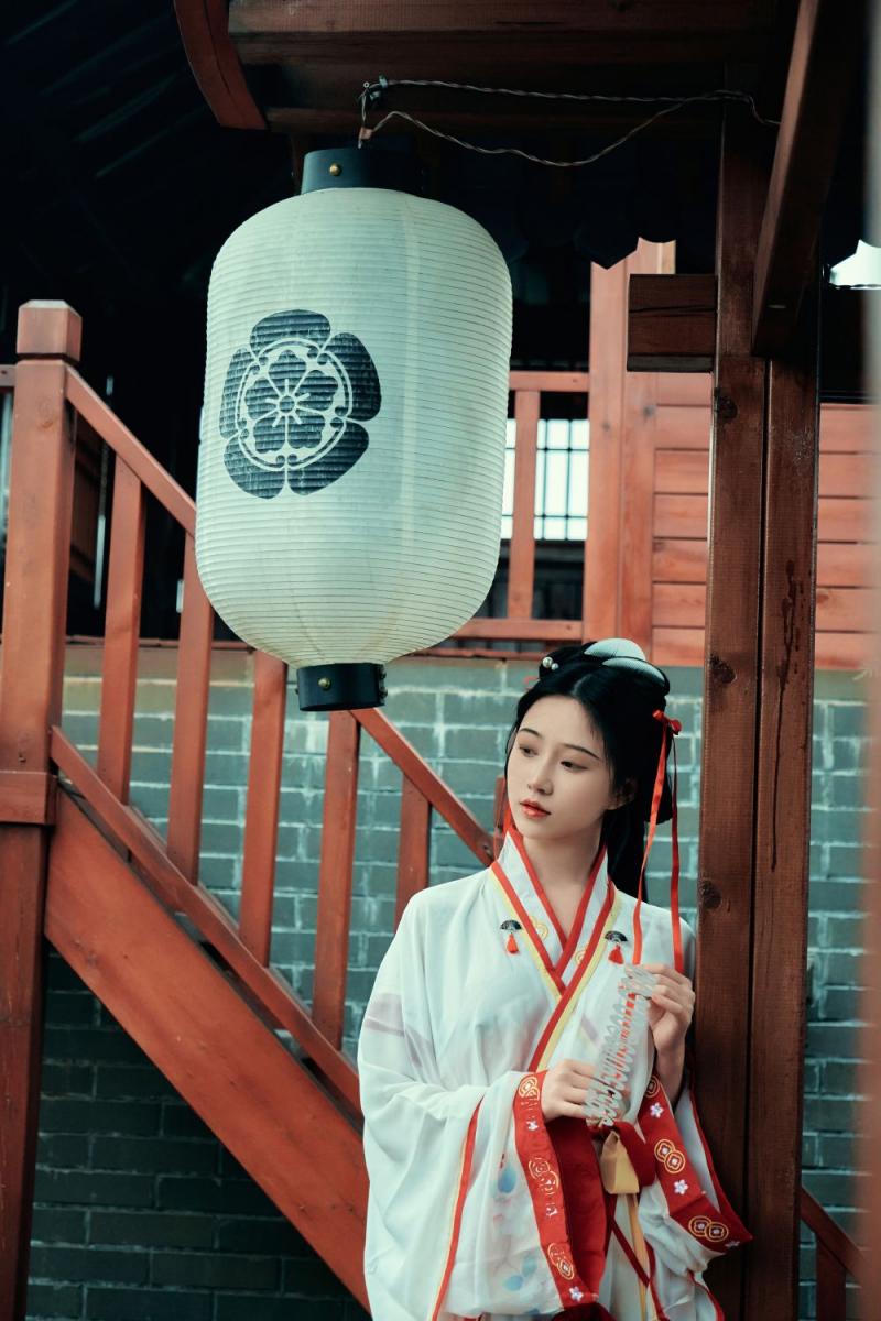 绝美古风美女奶子也是十分完美