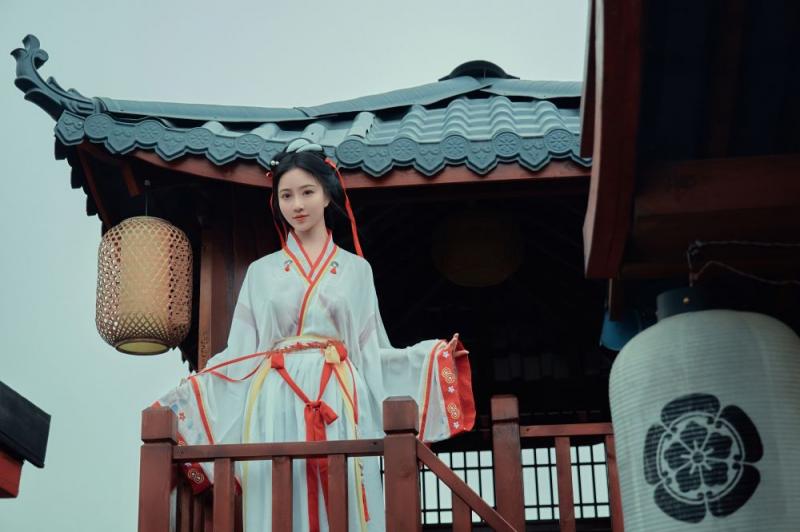 绝美古风美女奶子也是十分完美