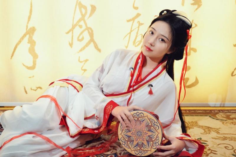 绝美古风美女奶子也是十分完美