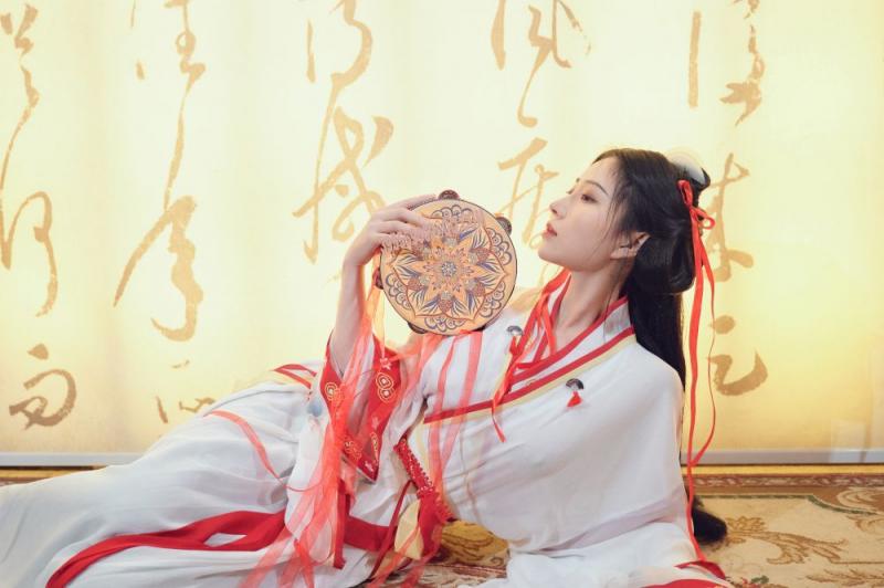 绝美古风美女奶子也是十分完美