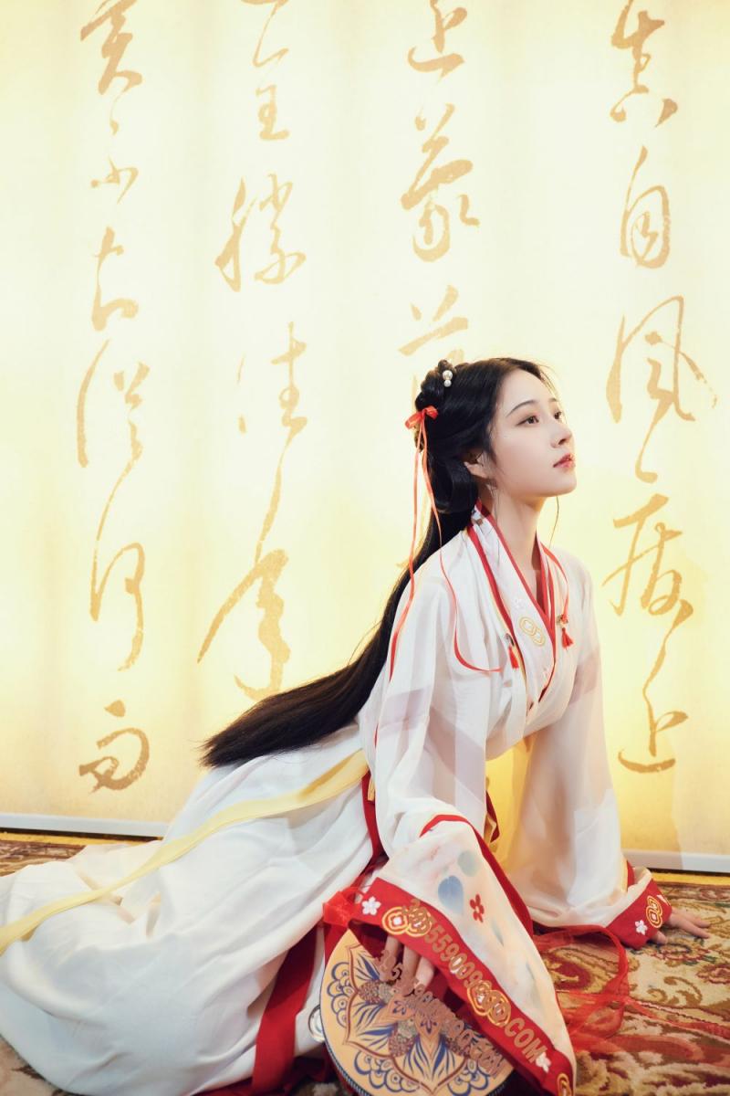 绝美古风美女奶子也是十分完美