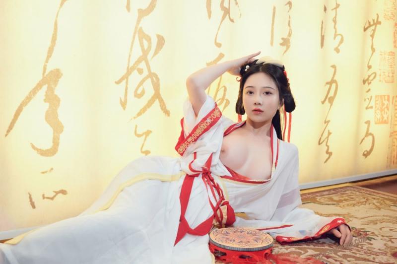 绝美古风美女奶子也是十分完美