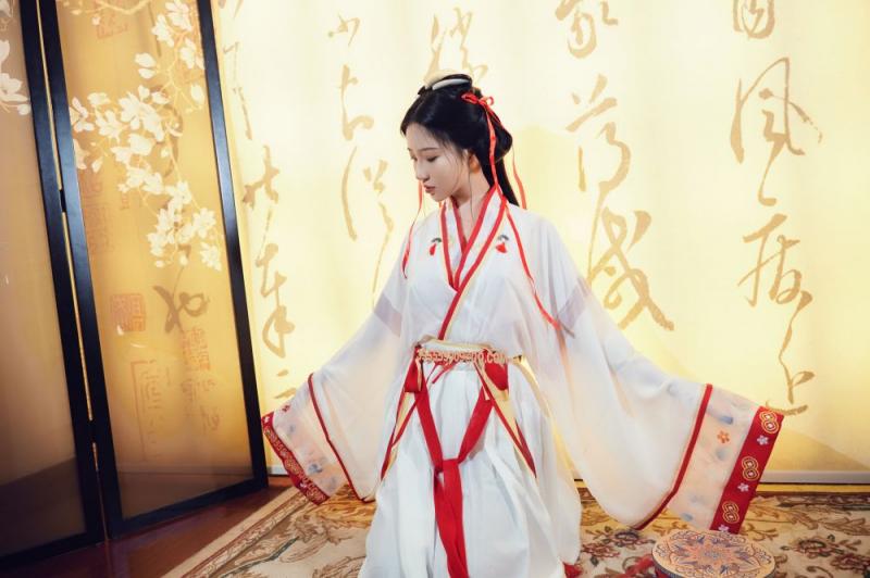 绝美古风美女奶子也是十分完美