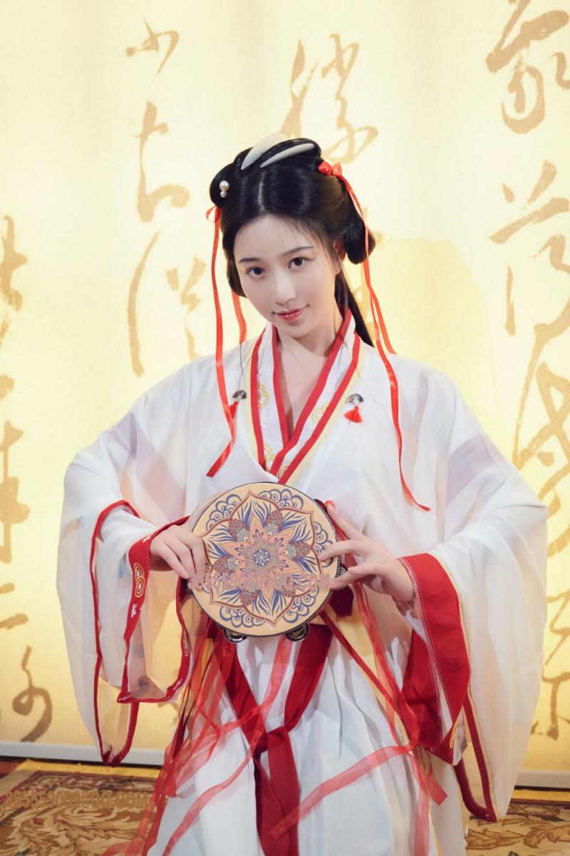 绝美古风美女奶子也是十分完美