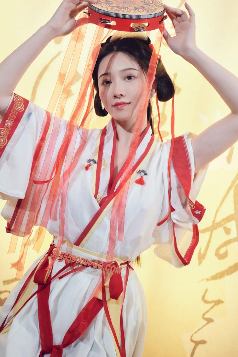 绝美古风美女奶子也是十分完美