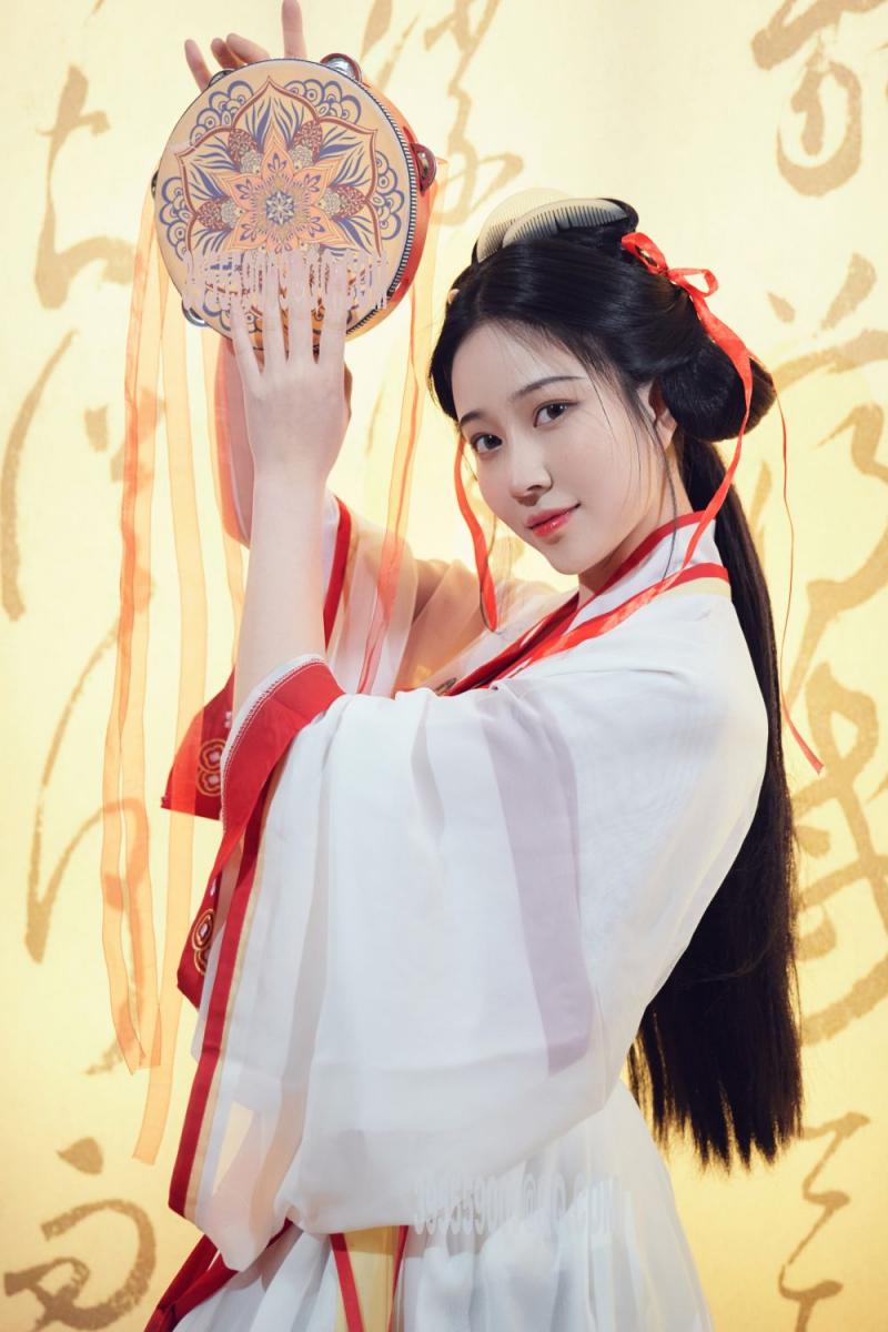 绝美古风美女奶子也是十分完美