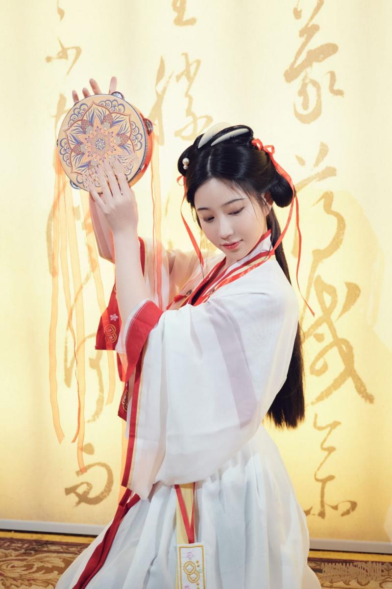 绝美古风美女奶子也是十分完美