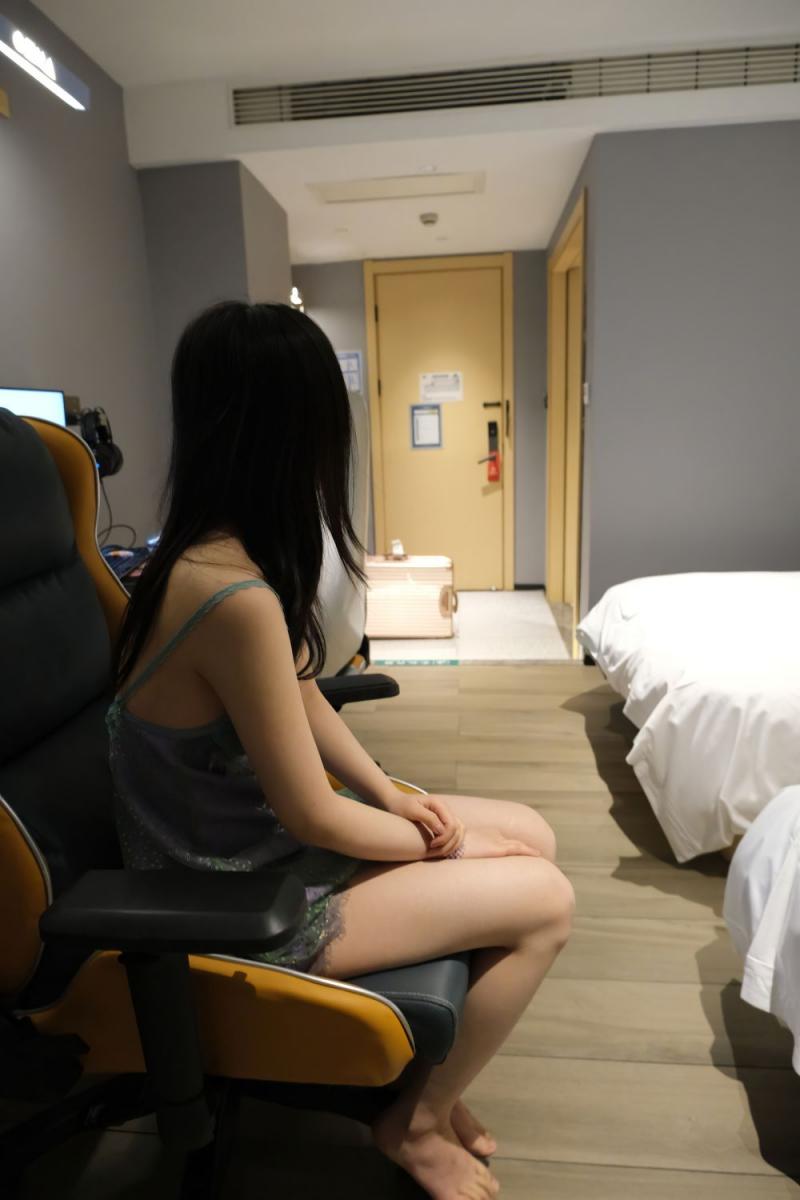 酒店里的良家小妹子