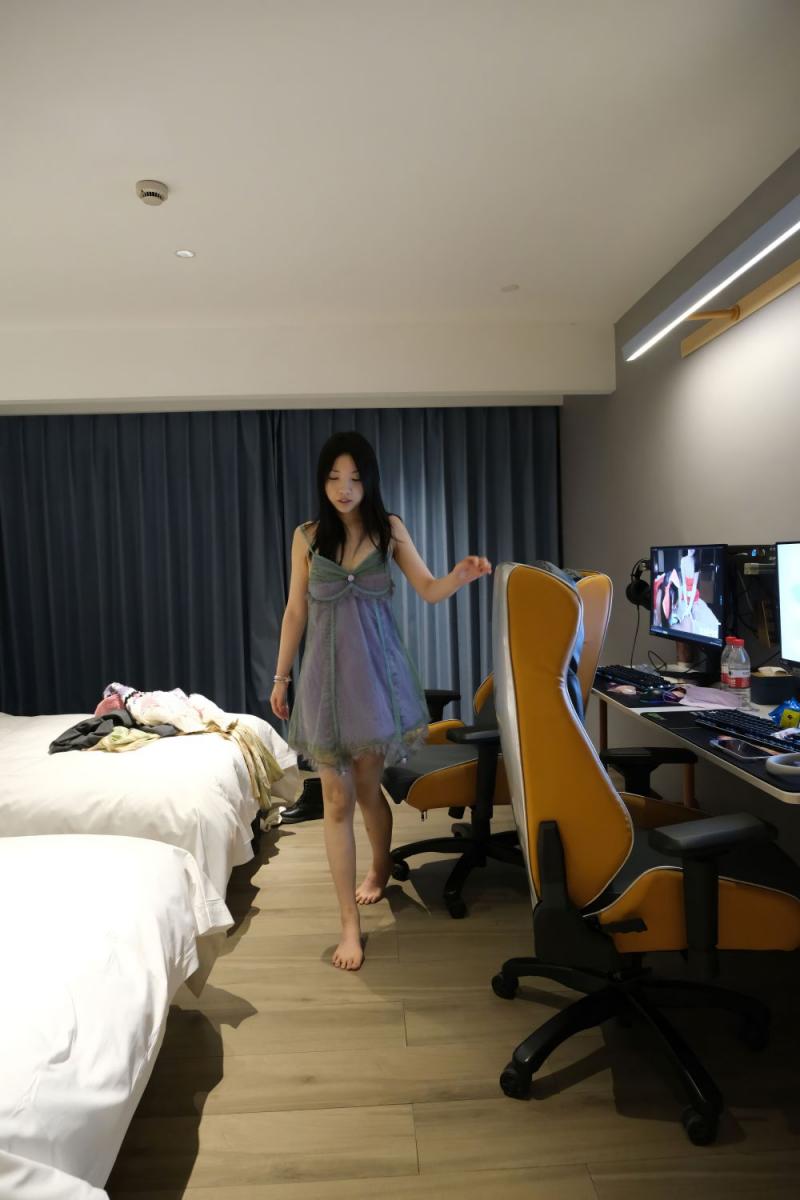 酒店里的良家小妹子