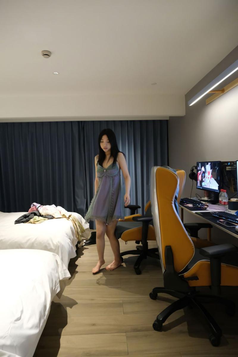 酒店里的良家小妹子