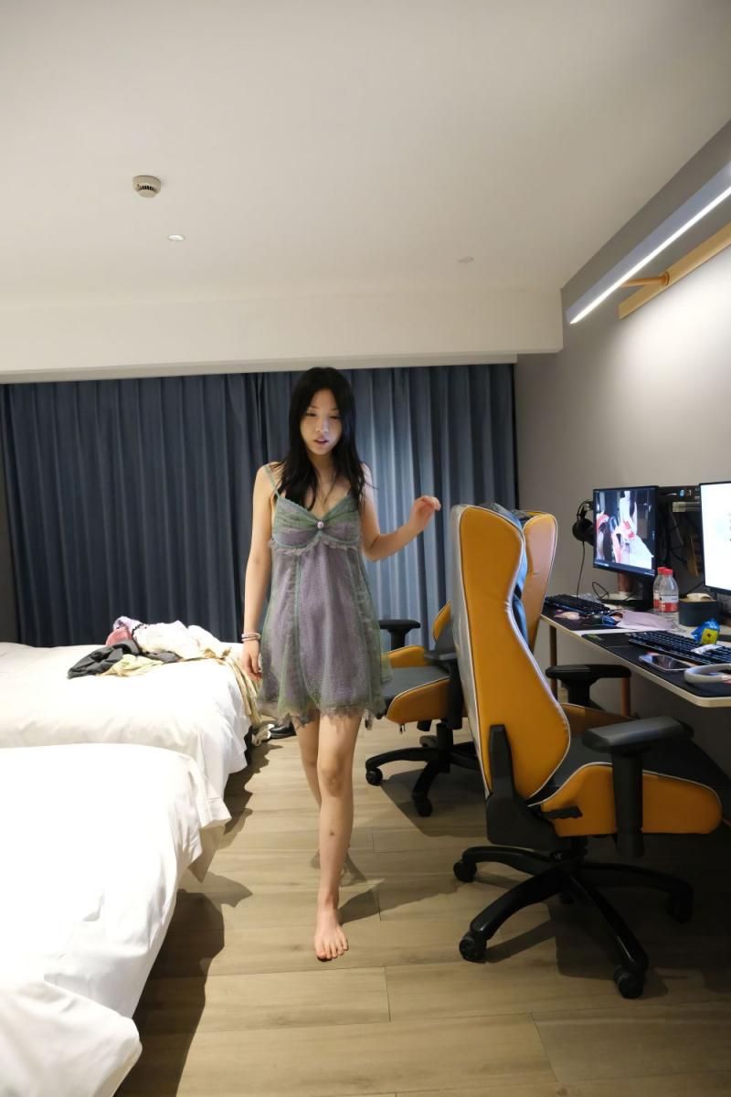 酒店里的良家小妹子